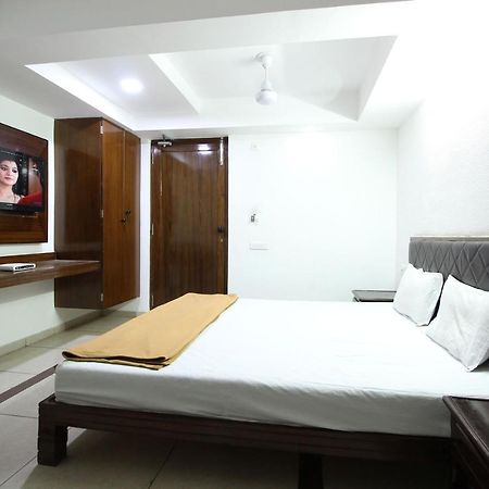 Hotel Seven Αχμπανταμπάντ Εξωτερικό φωτογραφία